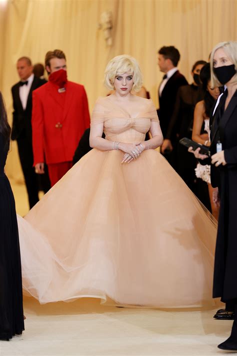 billie eilish nide|Billie Eilish Wears Nude Princess Dress for the Met。